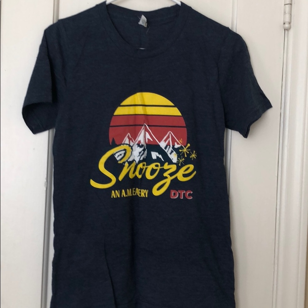 Snooze an AM eatery shirt